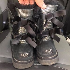UGGS w bows on the back